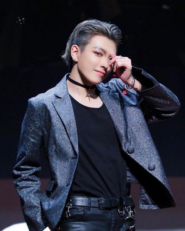 8 Potret HongJoong, Leader ATEEZ yang Genap Berusia 21 Tahun