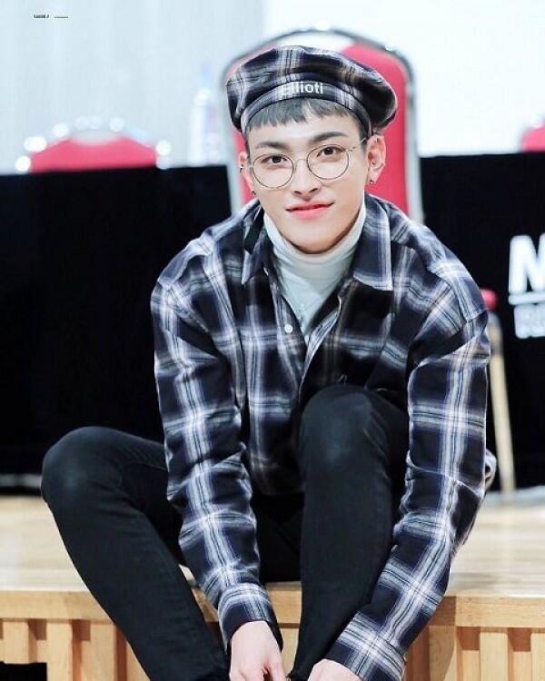8 Potret HongJoong, Leader ATEEZ yang Genap Berusia 21 Tahun