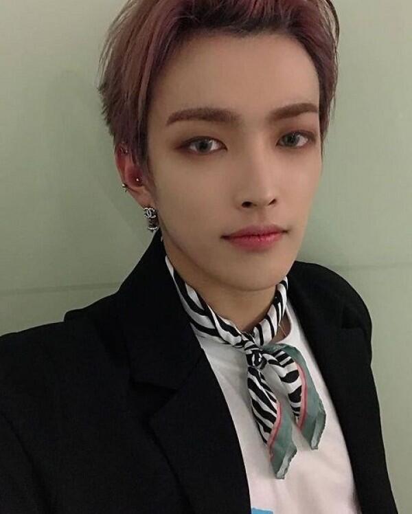 8 Potret HongJoong, Leader ATEEZ yang Genap Berusia 21 Tahun