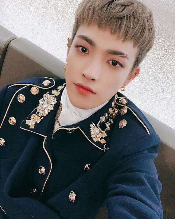 8 Potret HongJoong, Leader ATEEZ yang Genap Berusia 21 Tahun