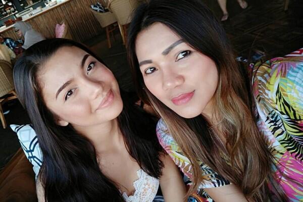 Akrab Banget! Ini 10 Potret Hangat Kebersamaan Angela Gilsha dan Mama