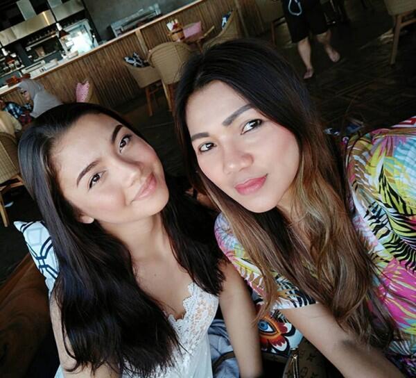Akrab Banget! Ini 10 Potret Hangat Kebersamaan Angela Gilsha dan Mama