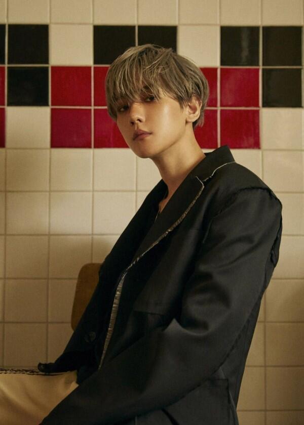11 Pesona Tatapan Baekhyun Exo, Si "Mr. Eyeliner"