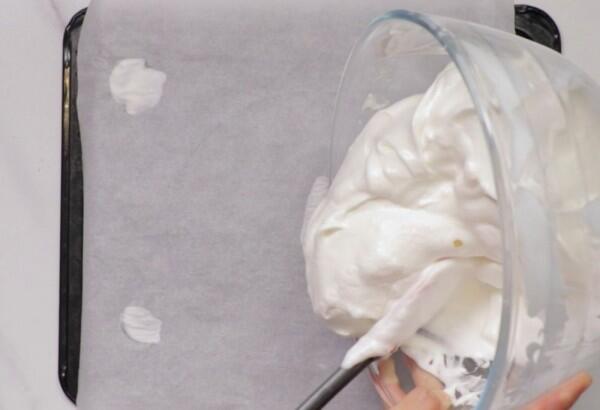 Resep Membuat Dessert Fruity Pavlova ala Yummy, Lumer di Lidah!