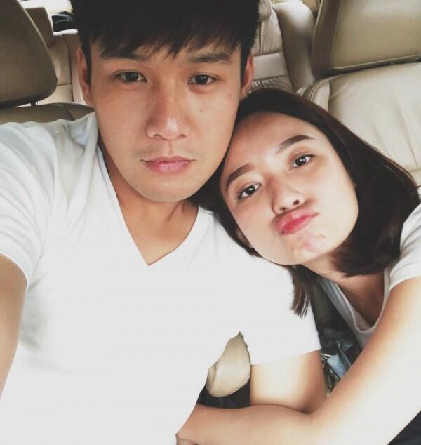 10 Gaya Pasangan Artis yang Berpose Mesra di Dalam Mobil, So Sweet!