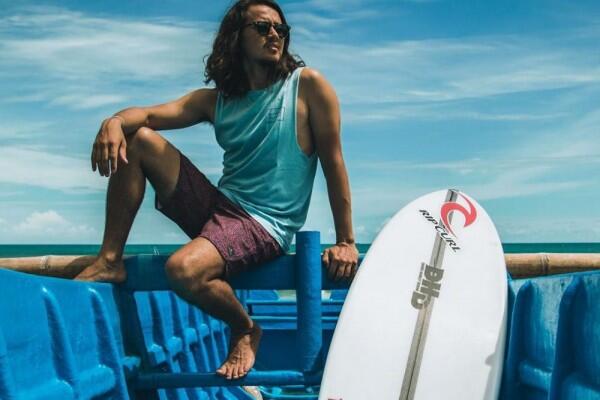 10 Potret David John Schaap Saat Menikmati Alam Indonesia, Bikin Iri!