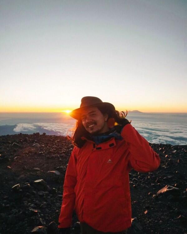 10 Potret David John Schaap Saat Menikmati Alam Indonesia, Bikin Iri!