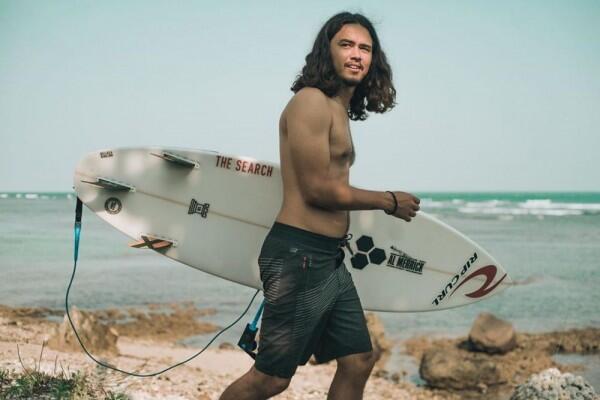 10 Potret David John Schaap Saat Menikmati Alam Indonesia, Bikin Iri!