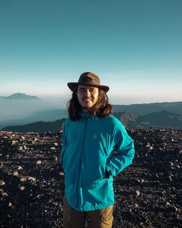 10 Potret David John Schaap Saat Menikmati Alam Indonesia, Bikin Iri!