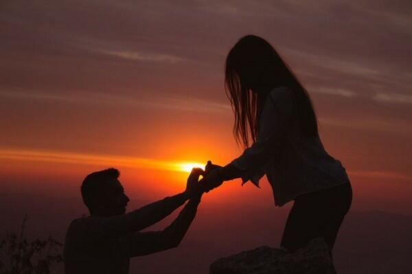 Ini 7 Hal yang Perlu Dipersiapkan untuk Lamaran Romantis