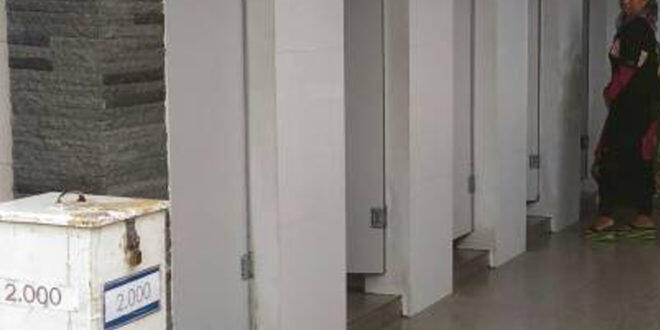 Beberapa Alasan Tentang Pintu Toilet Umum Yang Tidak Menyentuh Lantai