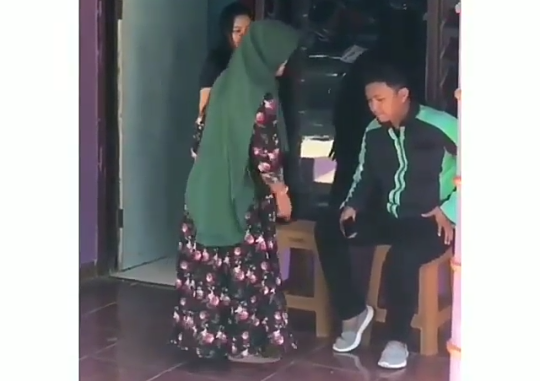 Viral, Kisah Ibu Kejam Tolak Pacar Anaknya Karena Profesi Ojek Online! Inikah Cinta?