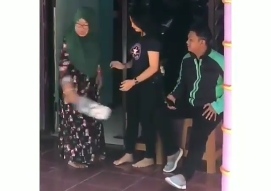 Viral, Kisah Ibu Kejam Tolak Pacar Anaknya Karena Profesi Ojek Online! Inikah Cinta?