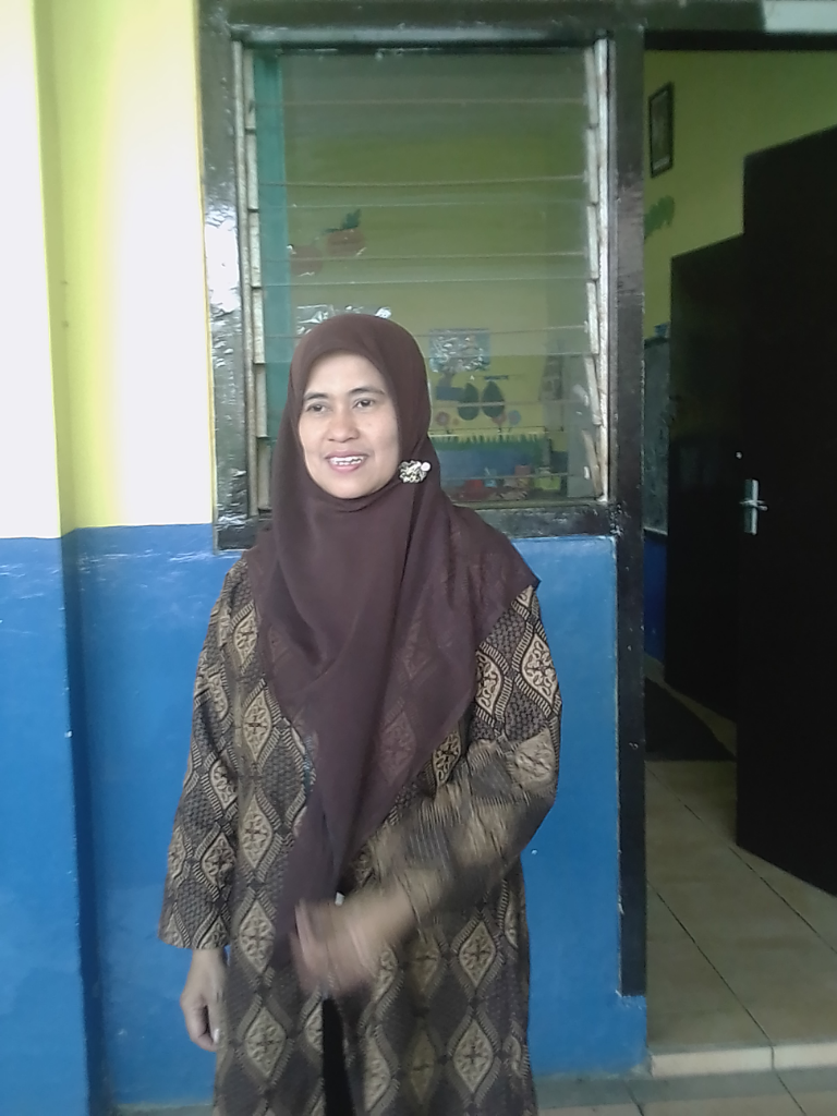 Ibu Azizah, Sosok Inspirasi Untuk Para Murid