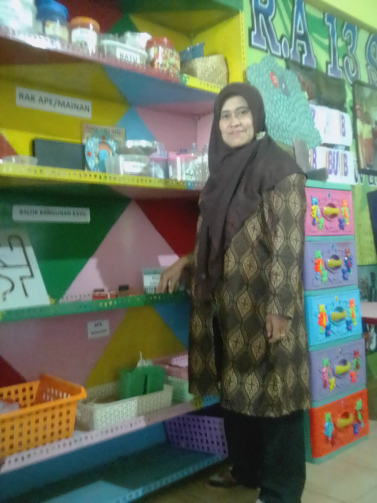Ibu Azizah, Sosok Inspirasi Untuk Para Murid