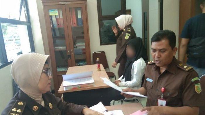 Topic Hangat Gansis ! Video Seks Di perankan 3 Pria Satu Wanita Di Garut