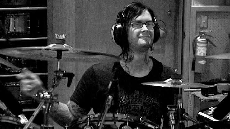 Sosok inspirasi, sang drummer band heavy metal asal california!
