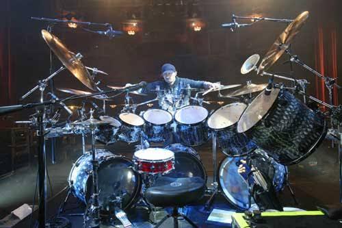 Sosok inspirasi, sang drummer band heavy metal asal california!