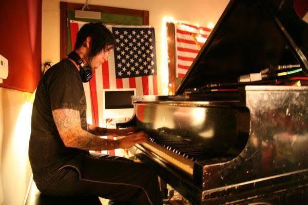 Sosok inspirasi, sang drummer band heavy metal asal california!