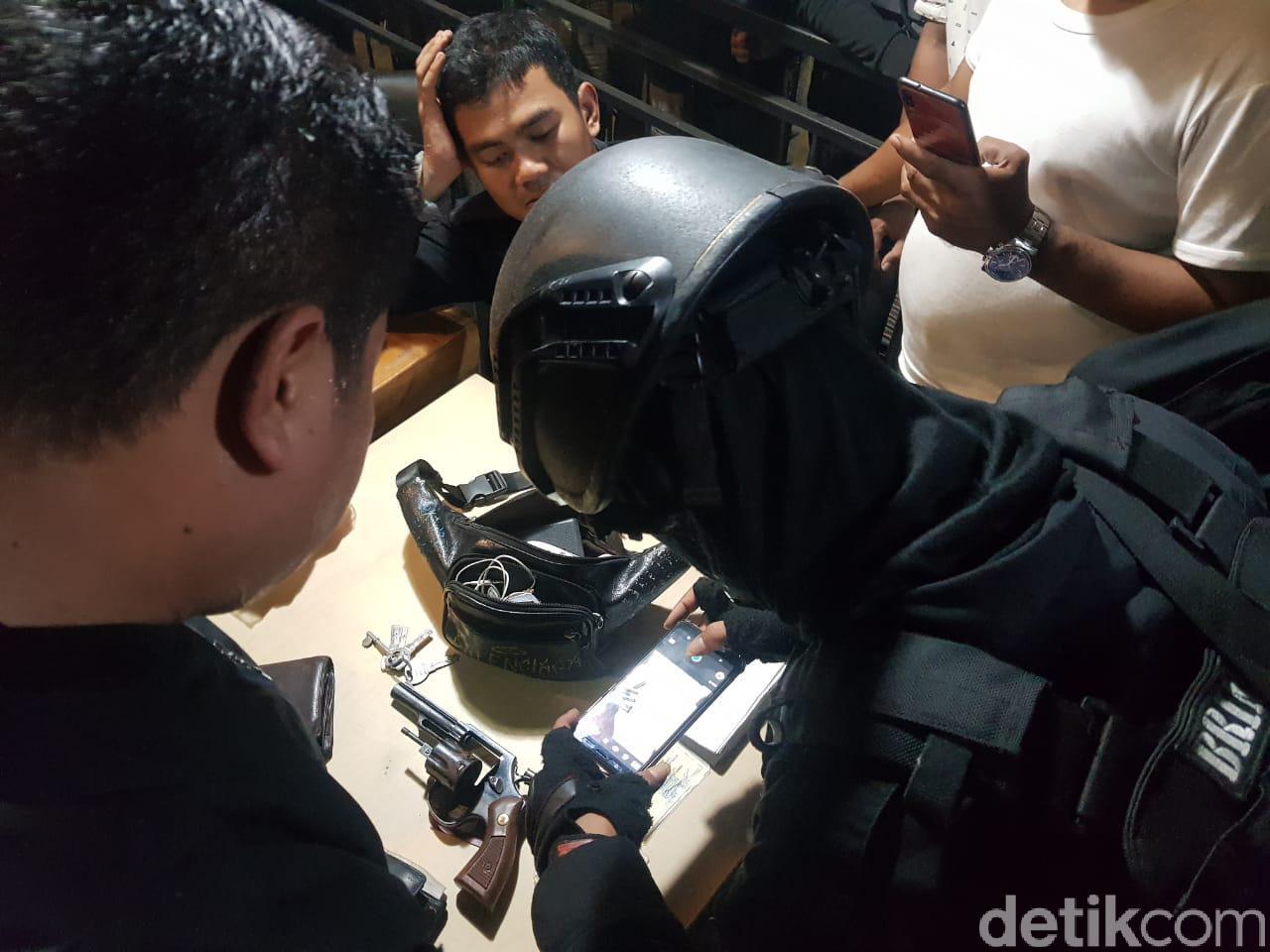 Pengemudi yang Dikejar dan Diamuk Massa di Pasar Minggu Diduga Polisi