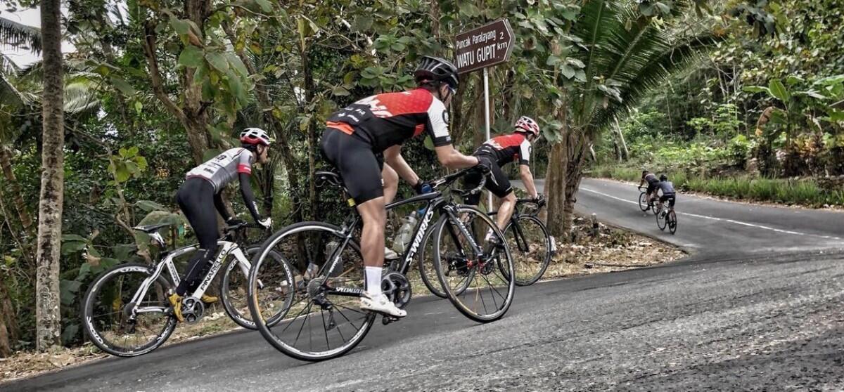 Keseruan Komunitas Sepeda Balap, Antara Memacu Adrenalin Dan Menjaga Kesehatan
