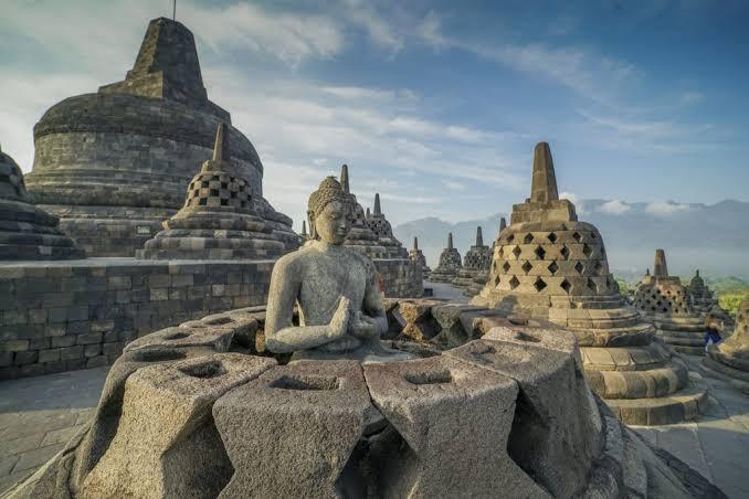 4 Cocoklogi Ngawur Warga +62, Dari Kota Atlantis Hingga Borobudur Karya Nabi Sulaiman