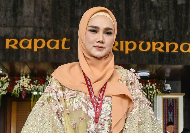 Sudah, Jangan Di-ghibahin Terus! Biarkan Mulan Jameela Bekerja!