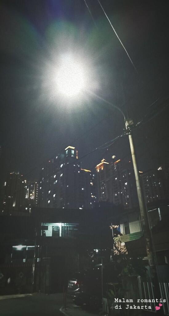 Whatsapp Story [01. Malam Romantis di Jakarta]