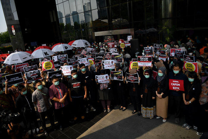 KPK disentil kasus besar tak tuntas