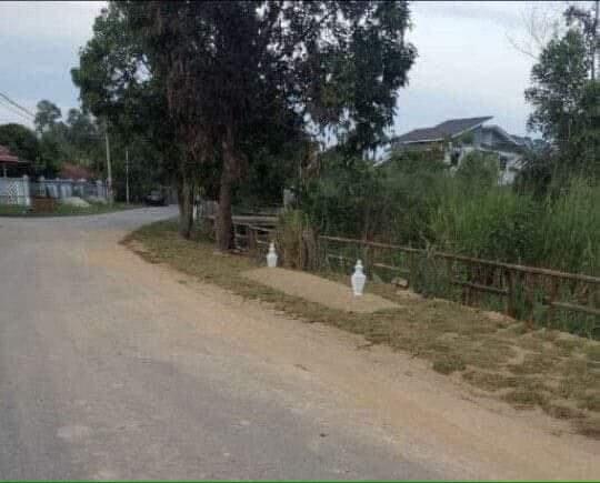 Makam Buatan ala Netizen Ini Terbukti Ampuh Untuk Mencegah Buang Sampah Sembarangan