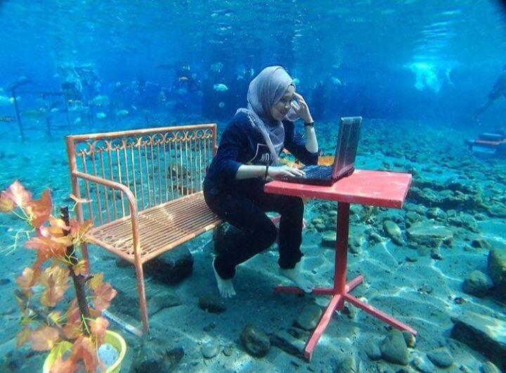 Serunya Liburan Ke Umbul Ponggok, Klaten. Tetap Eksis Meski Di Dalam Air