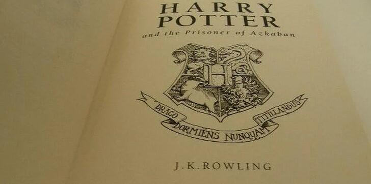 Pecinta Harry Potter? Punya Buku Harry Potter Seharga 2,7 Miliar Ini Ga Lo?!