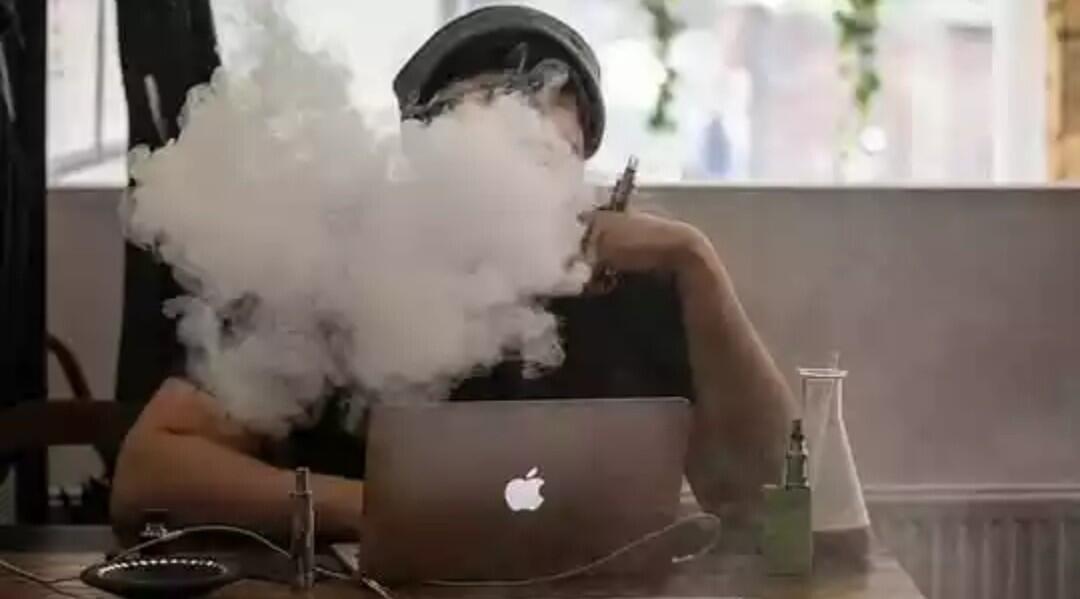 Siap-siap! Rokok Elektrik dan Vape Bakal Dilarang