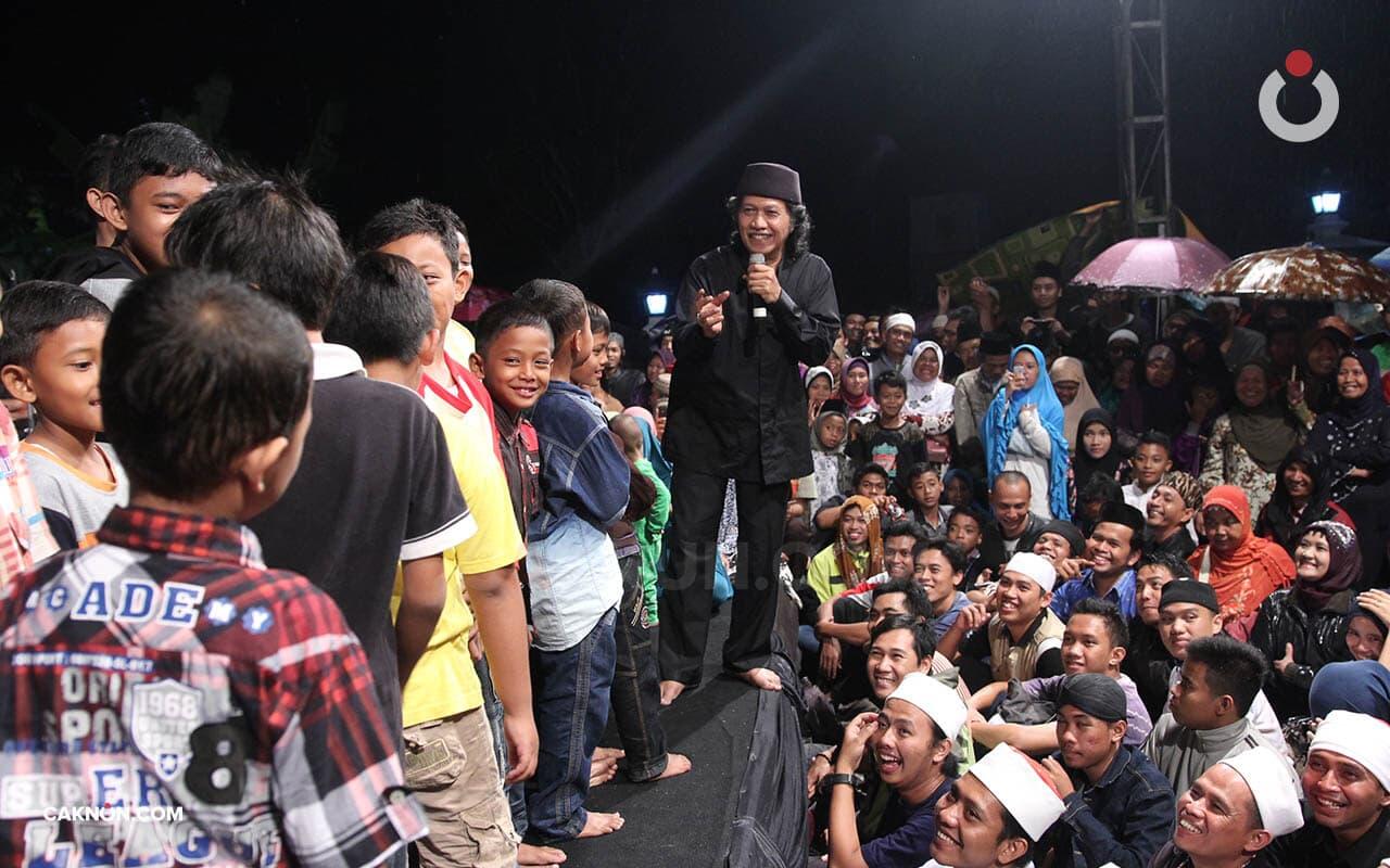 Emha Ainun Najib, Nama yang Layak Menjadi Seorang Guru Bangsa di Negeri ini.