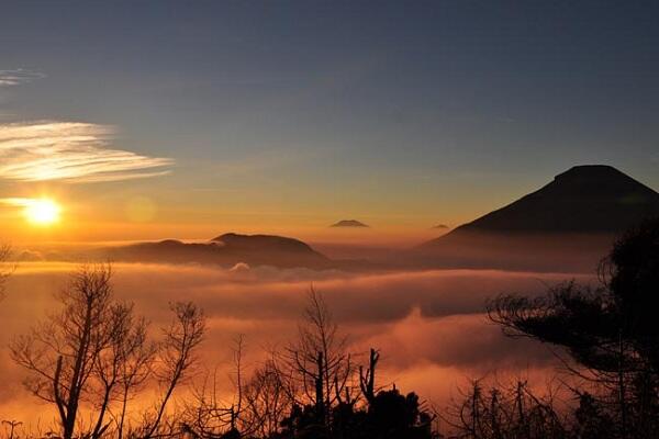 Sikunir, Bukit Dengan Sunrise Terbaik di Jawa Tengah !