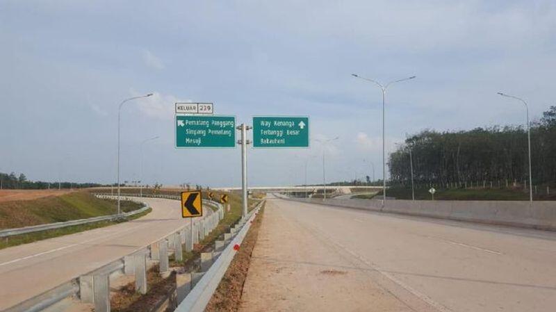 Terpanjang di Indonesia, Ruas Tol Terbanggi Besar-Kayu Agung Diresmikan Jokowi