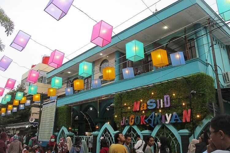 Menakjubkan! Sejahteranya Masyarakat Yang Bertetangga dengan Masjid Ini!