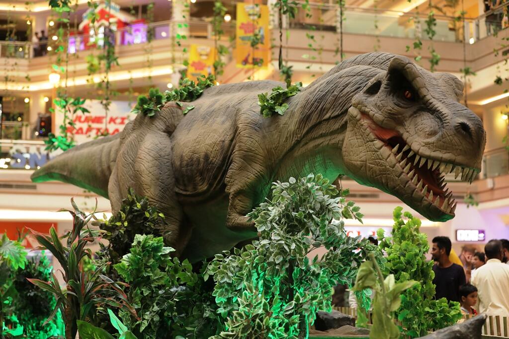 Ketika Salju, Ombak, Dinosaurus Sampai Terasi Diangkut ke Mall