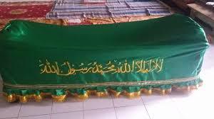 Ini Dia! Muslimah Pertama Pengguna Keranda Jenazah