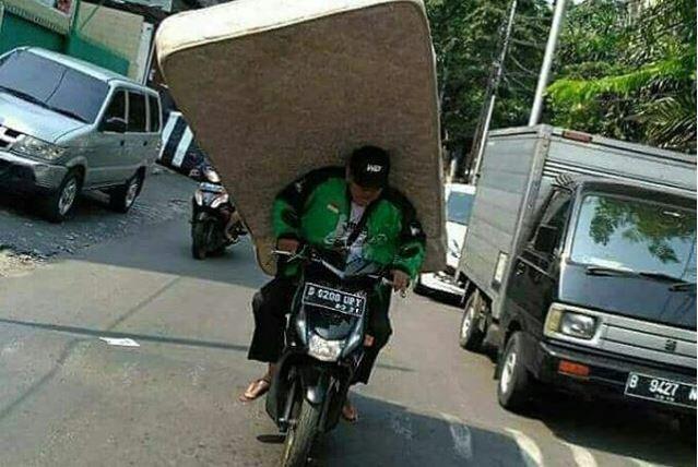 Seberapa Mampunya Lu Bawa Barang Gak Lazim Dengan Motor?