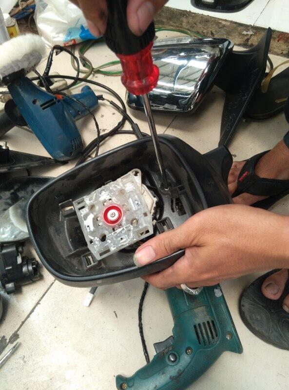 Cara Memperbaiki Spion Elektrik Yang Rusak