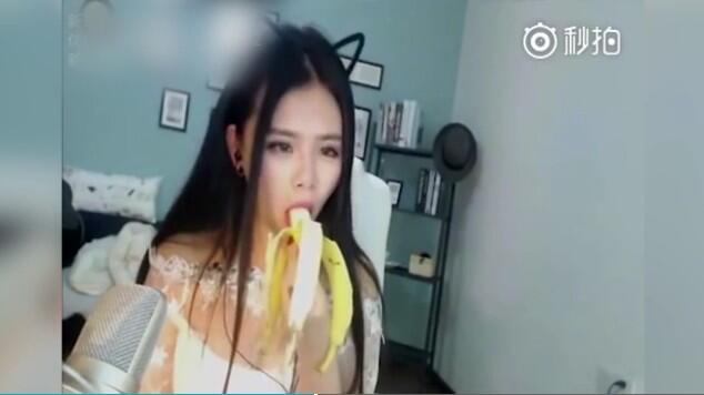 Gegara Ingin Melihat Streamer Cantik Makan Pisang, Pria Ini Tega Menjual Anaknya