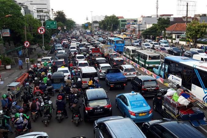Naskah Film Pendek: ANTARA MI GORENG, TELUR MERAH, DAN TEMPE MENDOAN