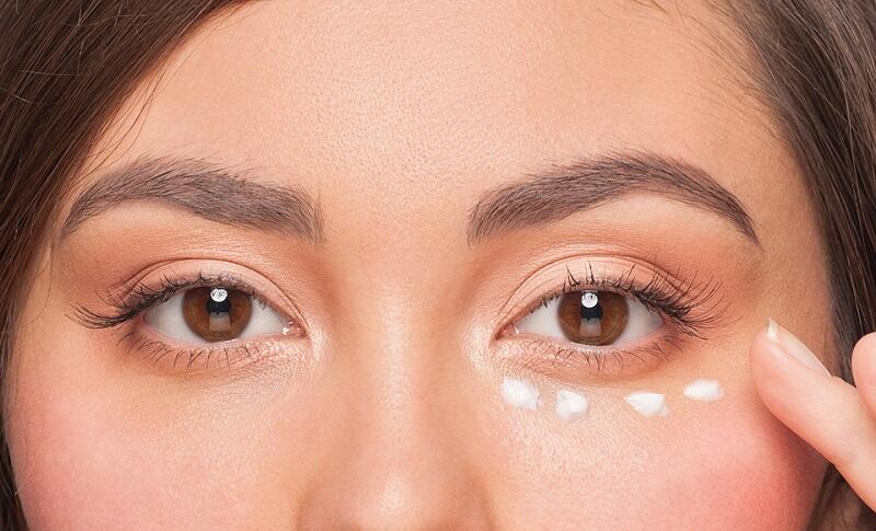 Nggak Cuma Makanan, Eyeliner Juga Bisa Lho Masuk Kulkas