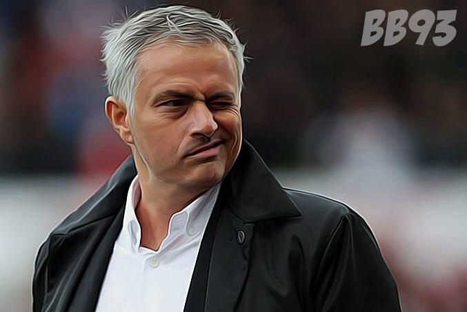 MOURINHO LATIH TOTTENHAM, SALAHNYA DIMANA?