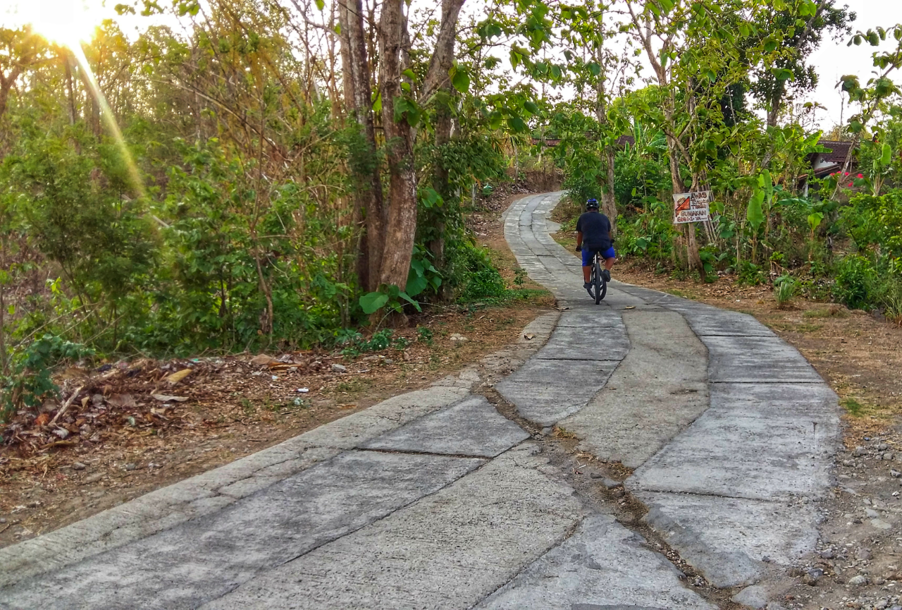 Gowes Menuju Wisata Alam Gunung Wangi Bangkel Ketemu Teh nya The Lord Of Broken Heart