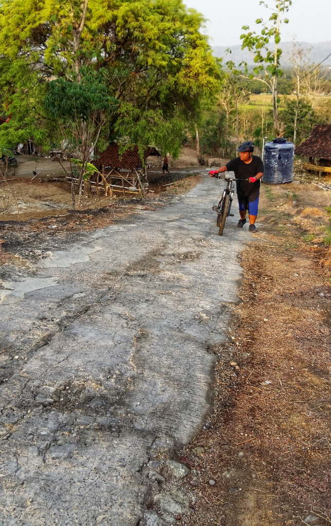 Gowes Menuju Wisata Alam Gunung Wangi Bangkel Ketemu Teh nya The Lord Of Broken Heart