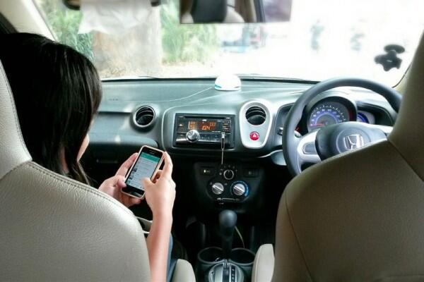 Jangan Tinggalkan 5 Jenis Barang Ini di Mobil, Bisa Berbahaya!