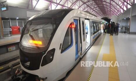 LRT Palembang Sudah Angkut Tiga Juta Penumpang Sejak Juli 2018, LRT Jakarta Kapan?