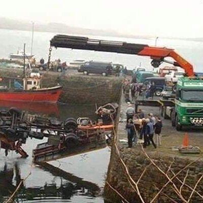 Proses Evakuasi Paling Konyol Sedunia, Semua Kenderaan Petugas Malah Ikut Nyebur